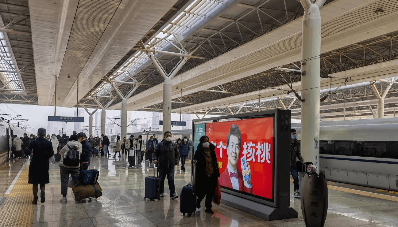 南昌西站廣告價(jià)格收費(fèi)多少錢？南昌西高鐵站春運(yùn)候車熱門廣告牌