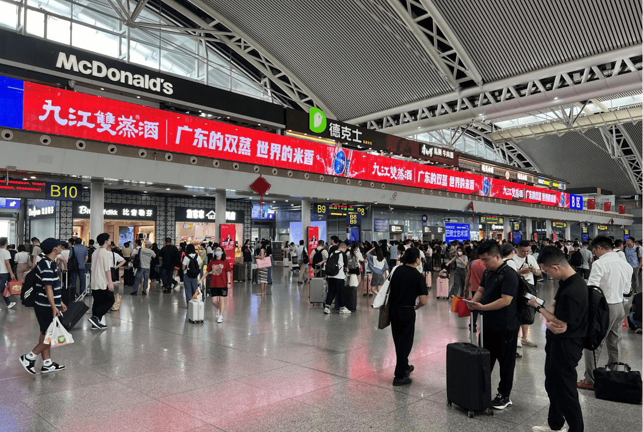 廣州南站候車大廳LED大屏廣告價格收費(fèi)多少？廣州南高鐵站廣告案例