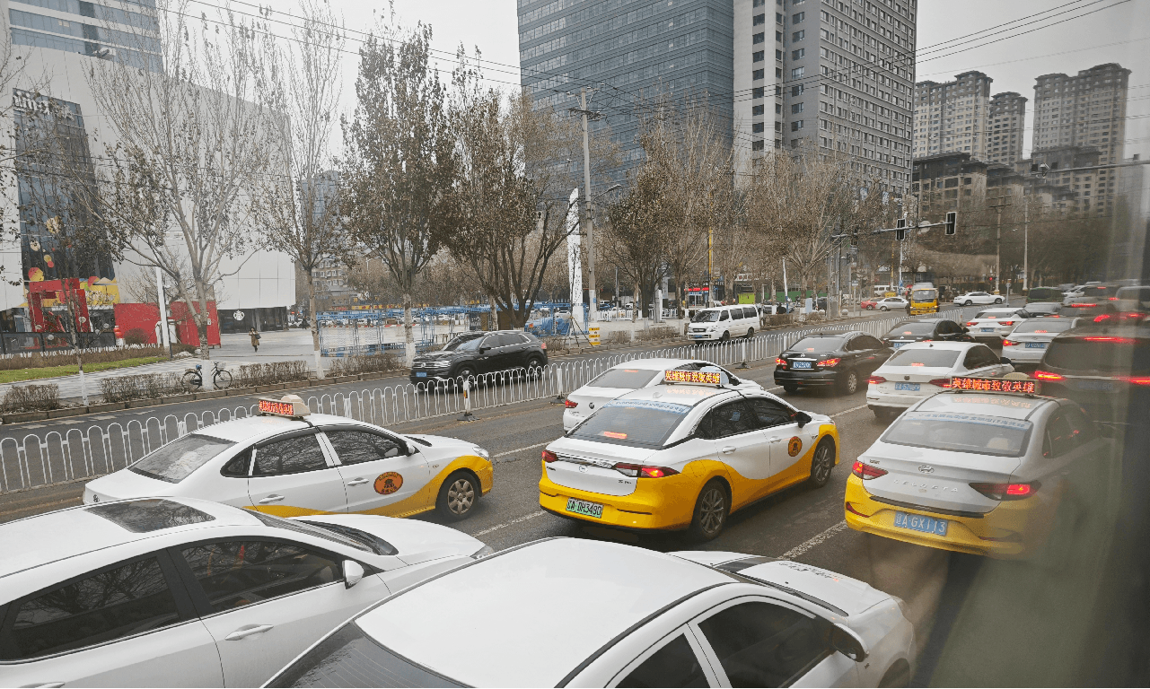 沈陽(yáng)出租車廣告價(jià)格收費(fèi)多少錢？沈陽(yáng)出租車頂屏廣告節(jié)日慶典