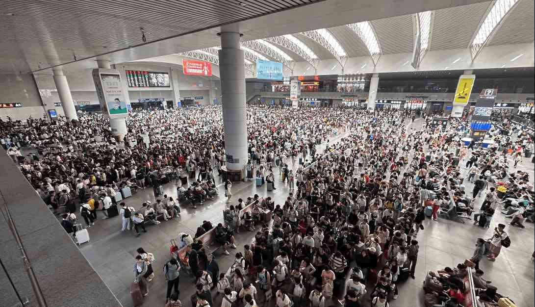 南昌站廣告價(jià)格收費(fèi)標(biāo)準(zhǔn)，南昌火車站春運(yùn)候車熱門(mén)高鐵廣告牌
