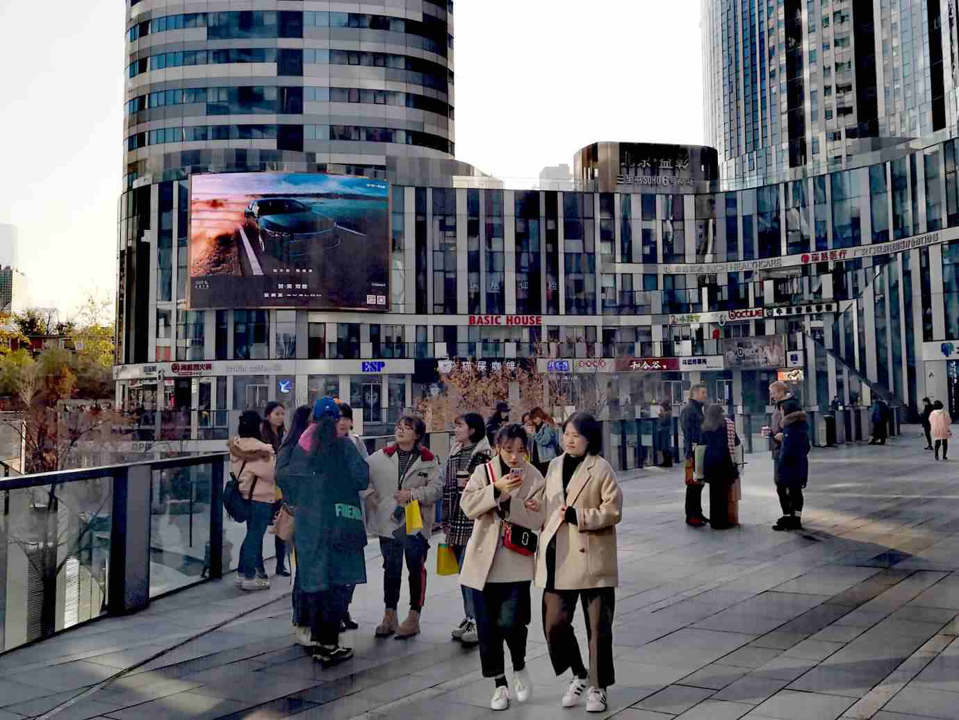 北京三里屯LED大屏廣告價格收費，北京三里屯SOHO商圈戶外大屏廣告