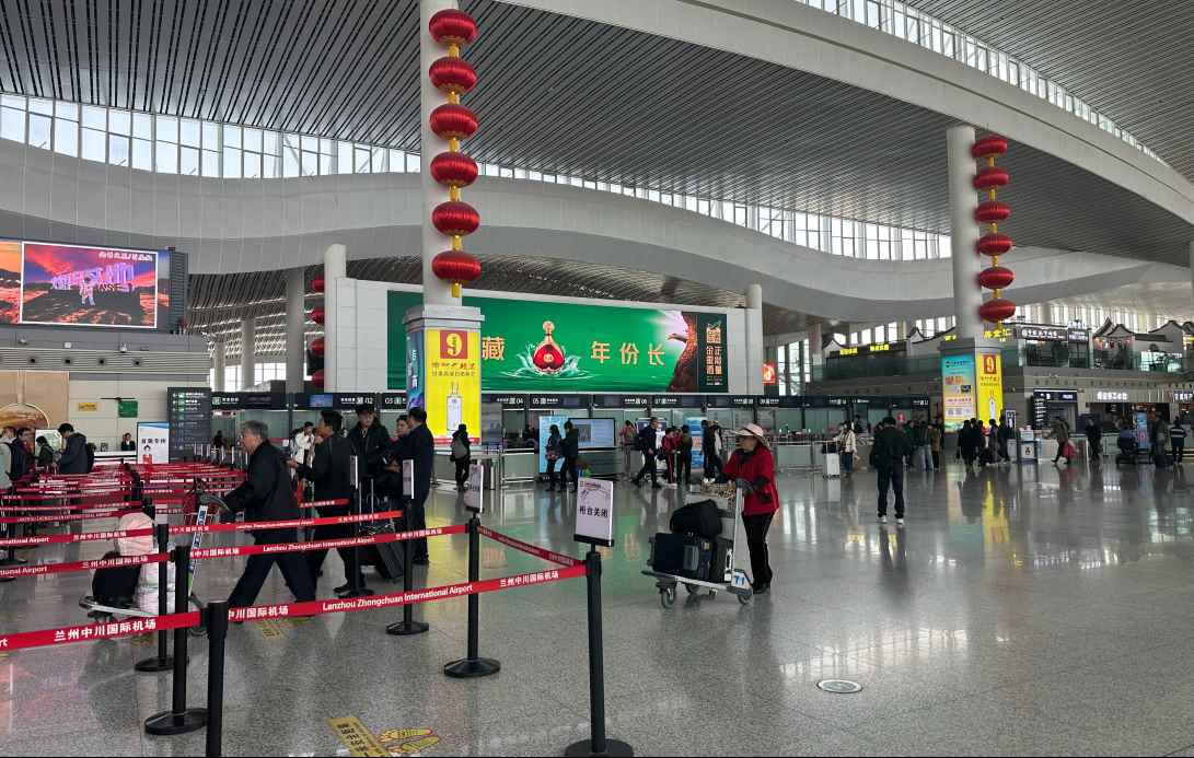蘭州中川機場廣告價格收費，蘭州機場春運出發(fā)到達(dá)廣告LED大屏