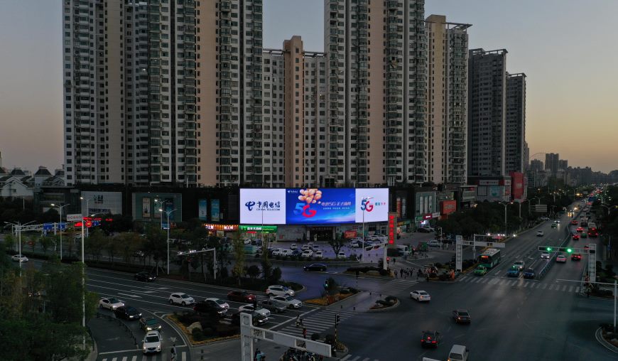 南昌洪城時代廣場LED大屏廣告價格收費，南昌紅谷灘橫屏廣告牌