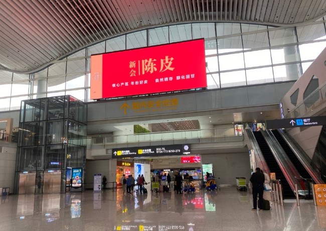 廣州機(jī)場出發(fā)值機(jī)大廳熱門廣告位案例，廣州白云機(jī)場廣告價(jià)格收費(fèi)