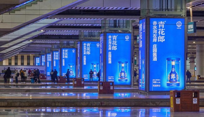 南寧東站燈箱廣告價格收費，南寧東高鐵站出發(fā)到達站臺全覆蓋廣告