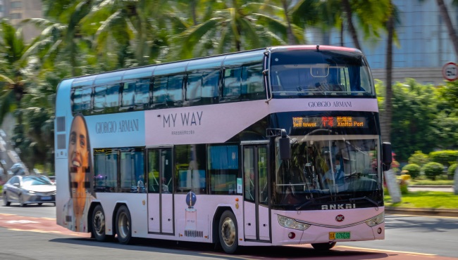 海口公交巴士車身廣告價格收費，?？诠卉嚿硗獍噺V告雙層巴士