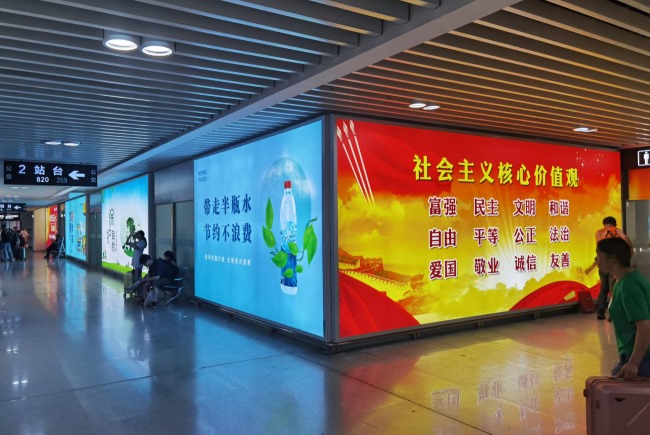 ?義烏站高鐵廣告價格收費，義烏高鐵站燈箱廣告義烏火車站廣告牌