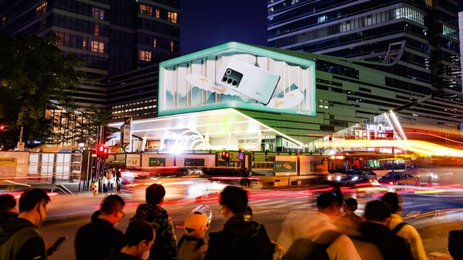 ?深圳南山科技園裸眼3D折角LED廣告，深圳大屏廣告價格中電長城大廈