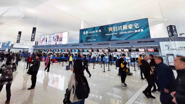寧波櫟社機場T2航站樓出發(fā)大廳橫牌廣告牌，寧波機場廣告價格收費