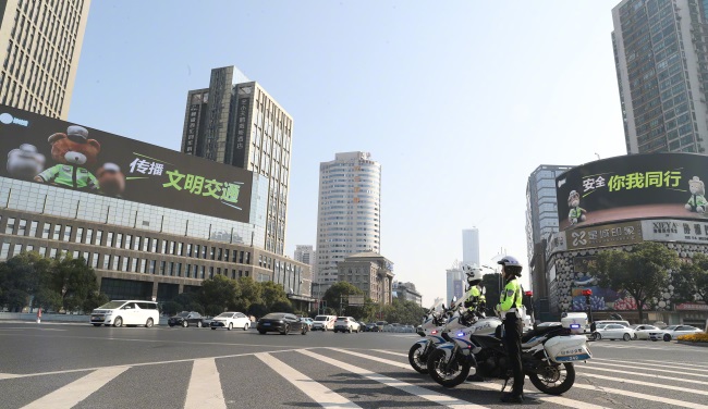 ?長沙芙蓉廣場路口樓頂雙屏LED大屏廣告，長沙戶外LED大屏廣告價格