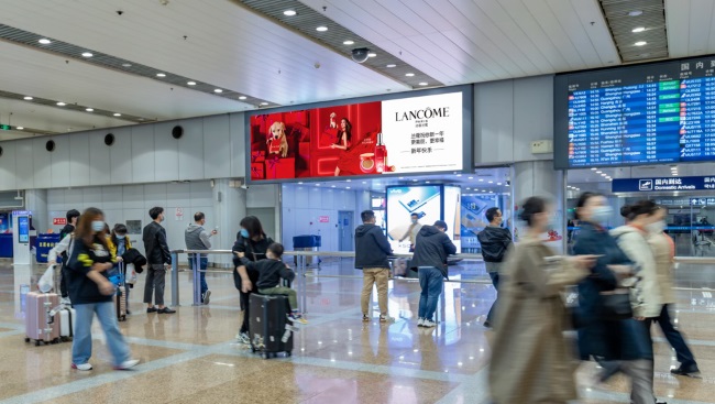 北京首都機(jī)場(chǎng)LED大屏廣告價(jià)格，北京機(jī)場(chǎng)T2到達(dá)迎客大廳電子屏廣告