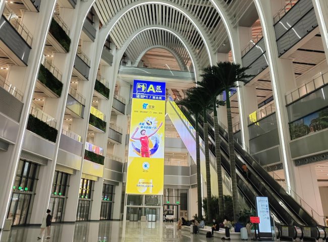 廣州白云站出站大廳直梯LED大屏廣告，廣州白云棠溪高鐵站廣告價格