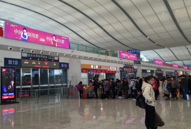 深圳北站候車(chē)大廳檢票口燈箱廣告，深圳北高鐵站廣告價(jià)格