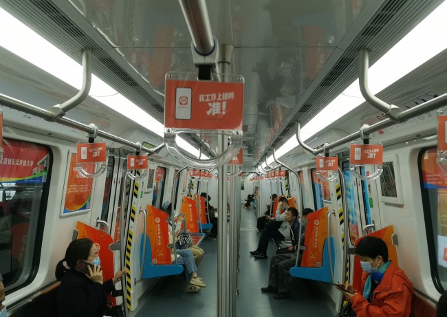 東莞地鐵車廂內包車廣告站臺蔽門貼廣告案例，東莞地鐵廣告牌價格