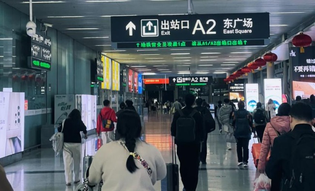 深圳北站到達(dá)出站通道燈箱廣告牌收費(fèi)，深圳北高鐵站廣告大屏價(jià)格