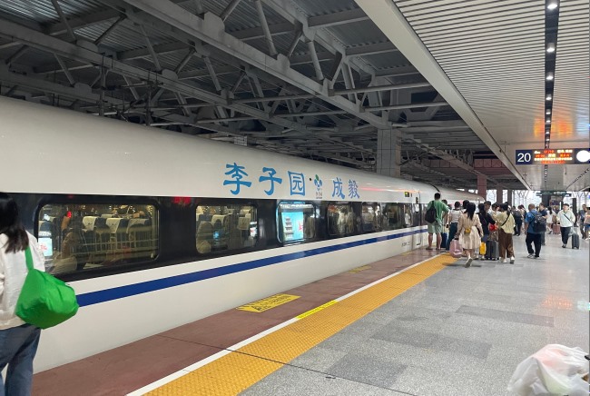 ?高鐵車廂車載廣告快消飲料代言人優(yōu)質(zhì)案例，高鐵列車冠名廣告價格
