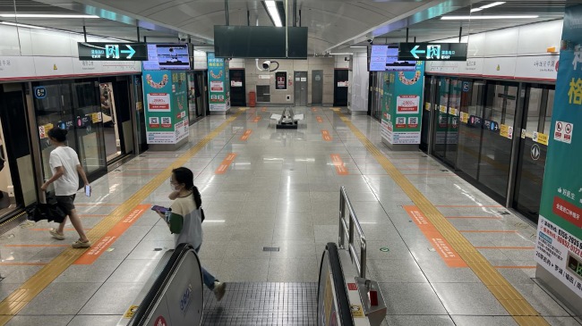深圳地鐵4號(hào)線福田口岸站臺(tái)包柱廣告投放案例，深圳地鐵廣告價(jià)格