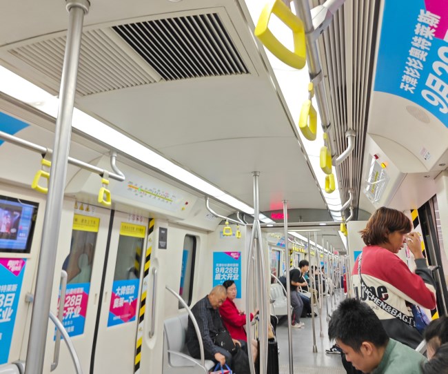 天津地鐵內(nèi)包車廣告車廂內(nèi)貼紙投放案例圖，天津地鐵列車廣告價(jià)格