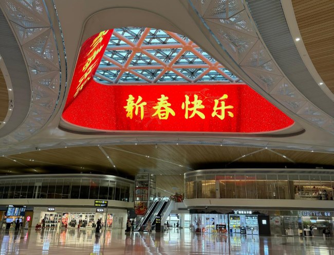 深圳衛(wèi)星廳國(guó)內(nèi)出發(fā)高空三面LED廣告，深圳寶安機(jī)場(chǎng)LED大屏廣告價(jià)格