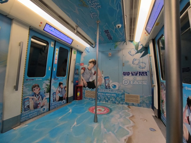 成都地鐵車廂創(chuàng)意全景內(nèi)包車廣告快消案例，成都地鐵列車廣告價(jià)格