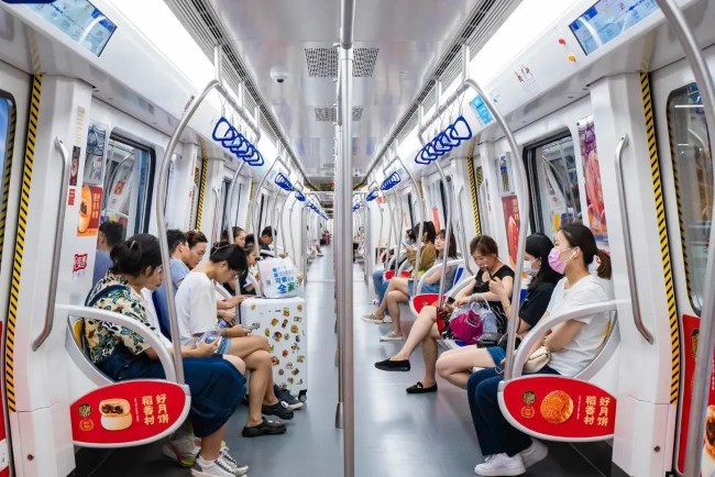 濟(jì)南地鐵1號(hào)線車廂創(chuàng)意內(nèi)包車貼廣告投放，濟(jì)南地鐵列車廣告價(jià)格