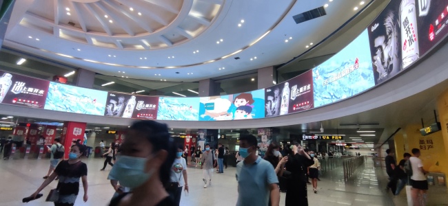 鄭州地鐵紫荊山站換乘大廳弧形LED大屏廣告投放，鄭州地鐵廣告價(jià)格