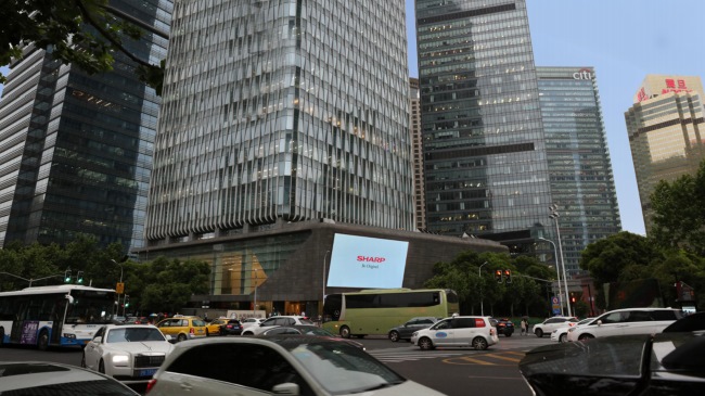 上海陸家嘴太平金融大廈路口LED大屏廣告，上海戶外LED大屏廣告價(jià)格