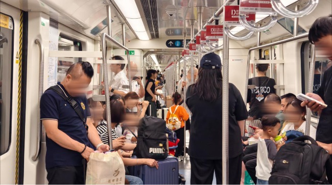 深圳地鐵性價(jià)比最高車廂廣告拉手優(yōu)勢(shì)案例，深圳地鐵拉手廣告價(jià)格