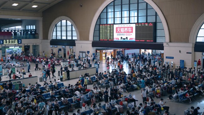 武漢漢口火車站進(jìn)站候車LED大屏廣告投放，武漢漢口站高鐵廣告價(jià)格