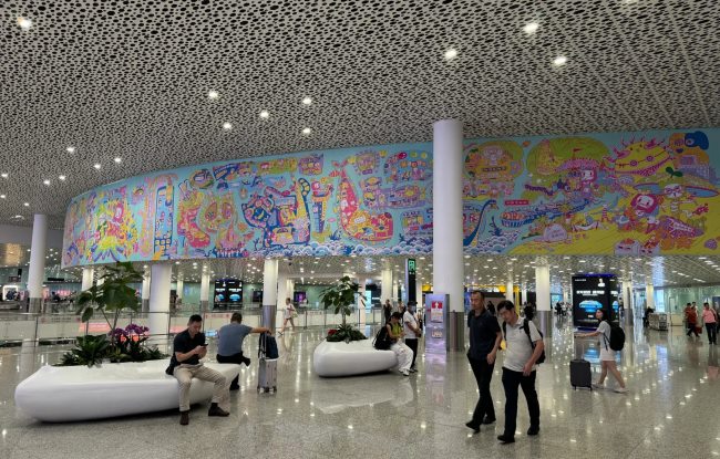 深圳寶安機(jī)場(chǎng)國(guó)際到達(dá)通道燈箱廣告，深圳機(jī)場(chǎng)廣告牌價(jià)格