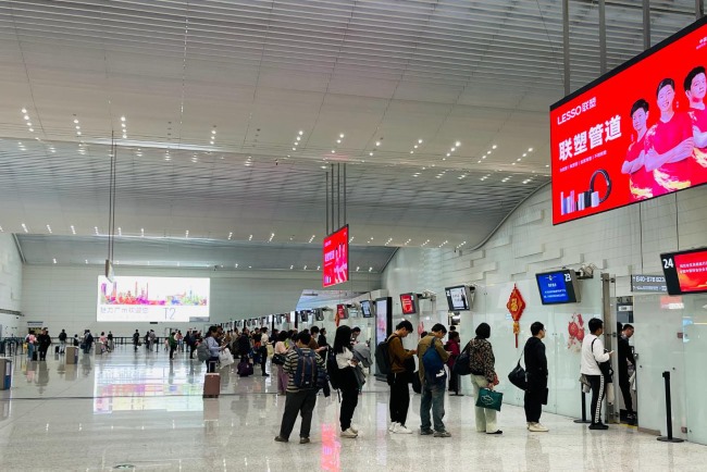 廣州白云機場T2出發(fā)安檢口LED廣告牌，廣州機場大屏廣告價格
