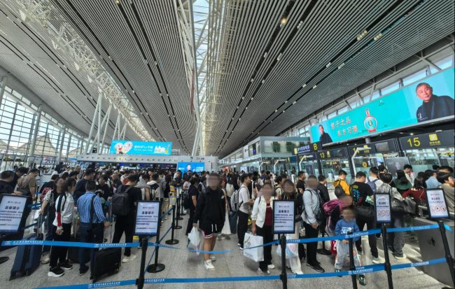 長沙機(jī)場T2出發(fā)大廳大屏廣告牌投放，長沙黃花機(jī)場廣告價格