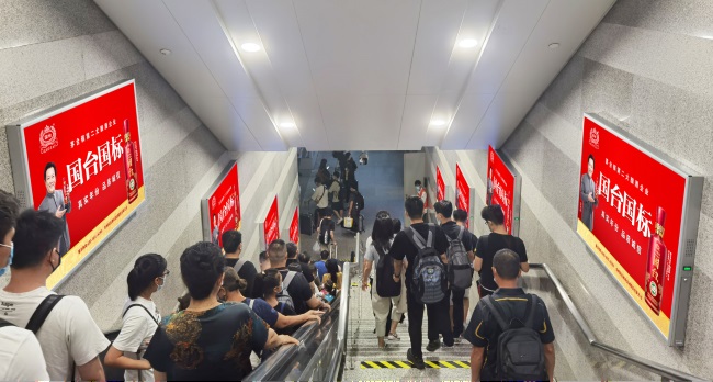 上海虹橋站站臺出站扶梯燈箱廣告投放，上海虹橋高鐵廣告價格
