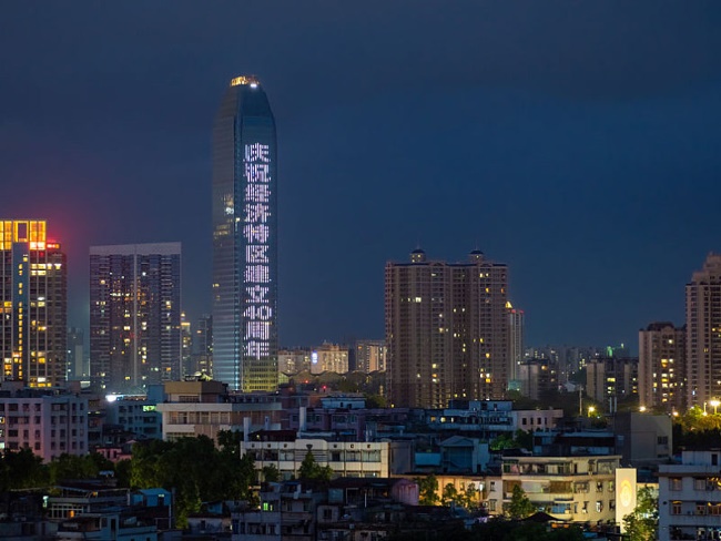 榮燦惠州中心IFC外墻燈光秀廣告投放，惠州LED大屏廣告價(jià)格