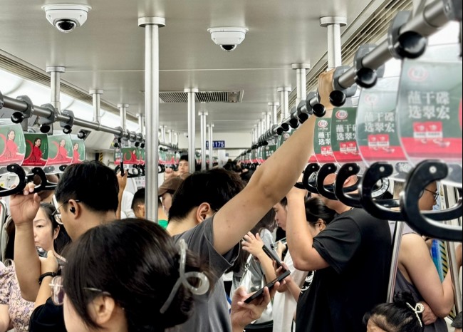 成都地鐵車廂廣告拉手投放案例，成都地鐵列車?yán)謴V告價(jià)格