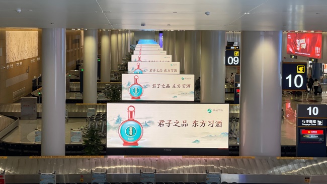 ?？诿捞m機場到達行李大廳出口LED廣告，?？跈C場大屏廣告價格