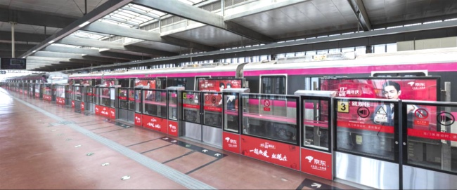 北京地鐵屏蔽門玻璃貼燈箱廣告投放，北京地鐵站臺(tái)廣告價(jià)格