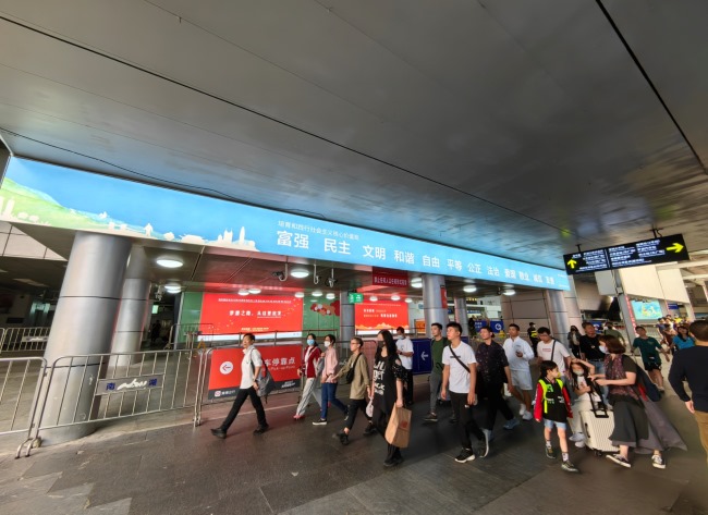 深圳羅湖口岸LED大屏廣告投放，羅湖口岸通道燈箱廣告價格
