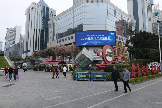 深南大道華強(qiáng)北路口賽格廣場(chǎng)LED廣告，深圳戶(hù)外大屏廣告價(jià)格