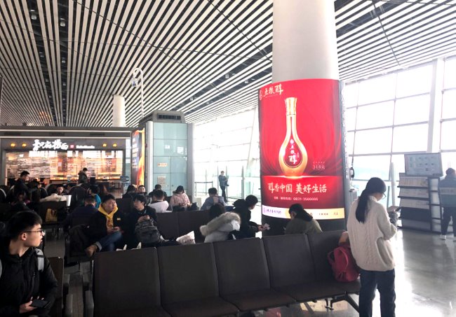 天津機(jī)場出發(fā)登機(jī)口LED廣告投放，天津?yàn)I海機(jī)場大屏廣告價(jià)格