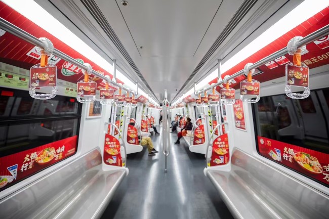 福州2號(hào)線地鐵車廂貼紙內(nèi)包車廣告，福州地鐵列車廣告價(jià)格
