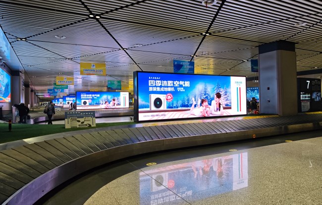 哈爾濱太平機(jī)場(chǎng)到達(dá)大廳LED廣告牌，哈爾濱機(jī)場(chǎng)大屏廣告價(jià)格