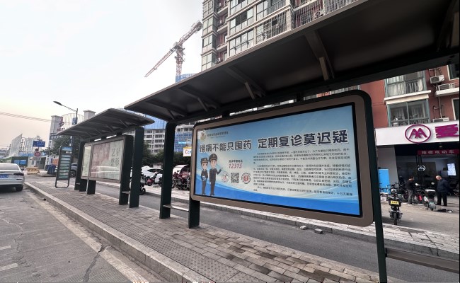 合肥公交站臺(tái)燈箱廣告投放，合肥巴士候車亭廣告價(jià)格