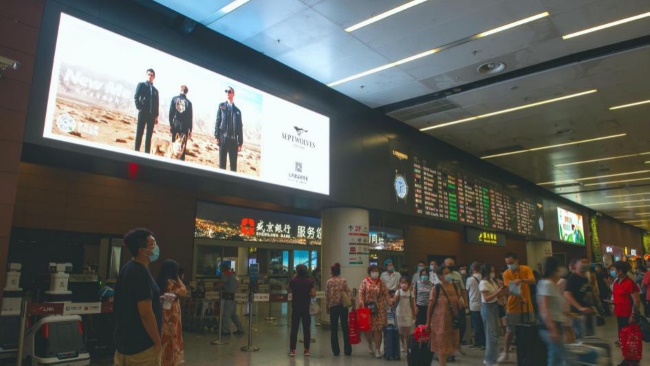 沈陽桃仙機(jī)場(chǎng)到達(dá)出口上方LED廣告投放，沈陽機(jī)場(chǎng)大屏廣告價(jià)格