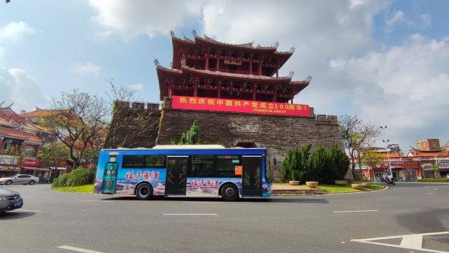 泉州公交車身廣告外車貼巴士廣告投放，泉州公交車廣告價格