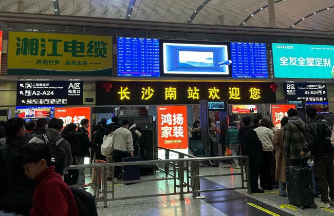長沙南高鐵站進(jìn)站安檢閘機(jī)口廣告，長沙南站大屏廣告價(jià)格