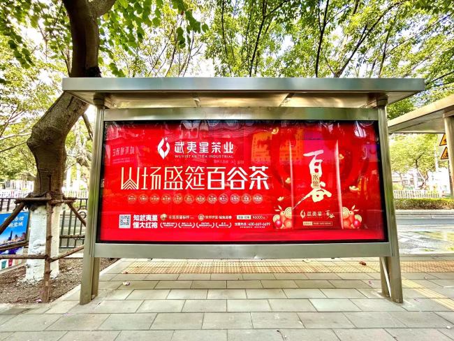 廈門公交候車亭站臺(tái)燈箱廣告投放，廈門巴士站牌廣告價(jià)格