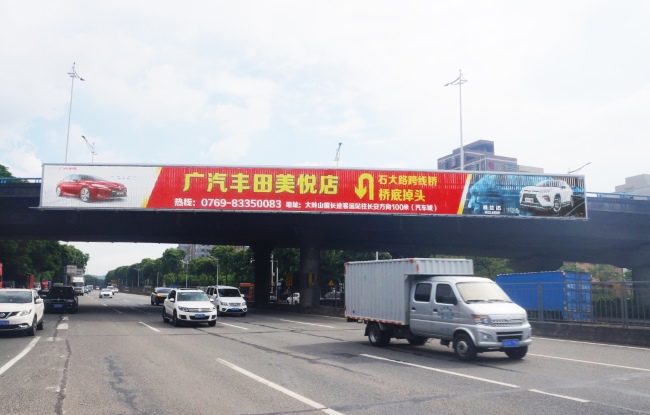 東莞大嶺山莞長路高速天橋大牌廣告投放，東莞戶外廣告價格