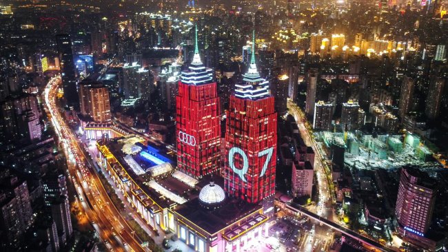 上海環(huán)球港雙子塔燈光秀大屏廣告投放，上海燈光秀LED廣告價格
