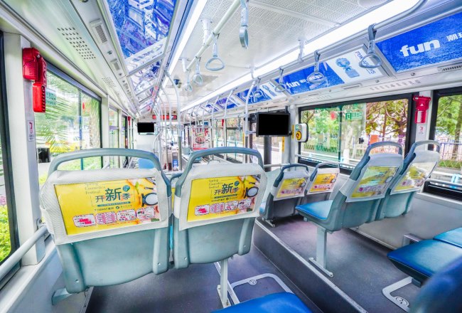 重慶公交車廂內(nèi)座椅廣告投放，重慶巴士車窗掛旗廣告價格